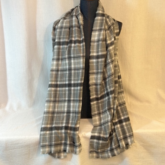 Express winter scarf gray and white plaid - Picture 3 of 5
